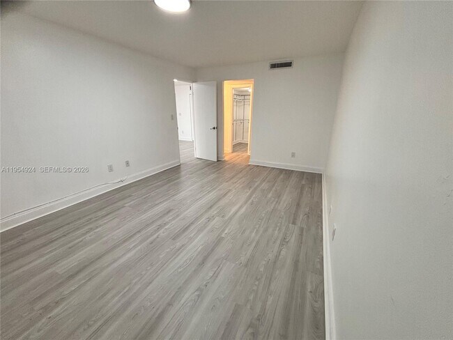 Building Photo - 9301 SW 92nd Ave