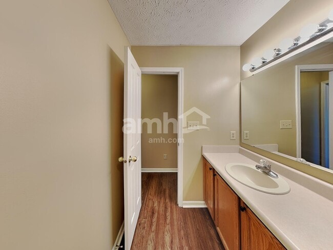 Building Photo - 127 Trails End