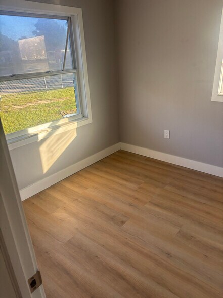 Building Photo - 5500 Huber Dr