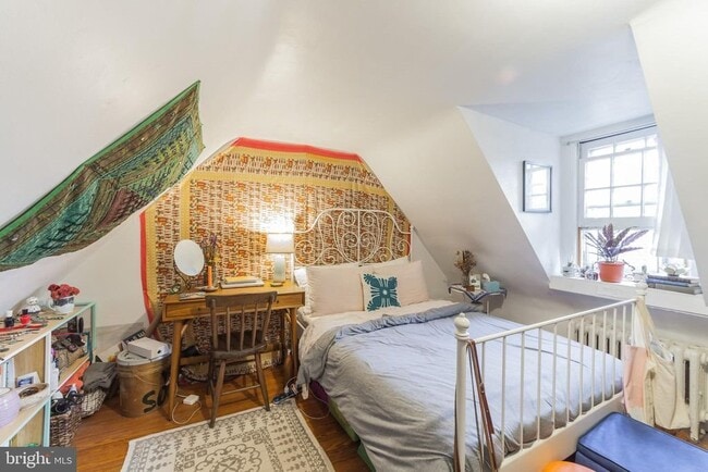 Building Photo - Gorgeous 3-Bedroom Townhouse in Washington Square West! Available mid-July!