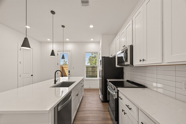 Building Photo - 2710 Bostic St