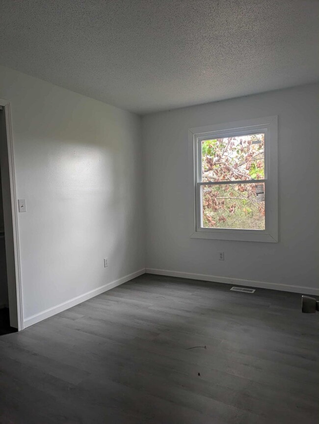 Building Photo - 1097 Esther Dr