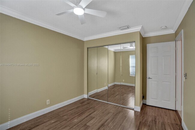 Building Photo - 1100 Chinaberry Dr