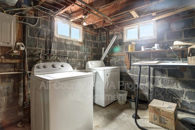 Building Photo - 2238 Farrington Ave