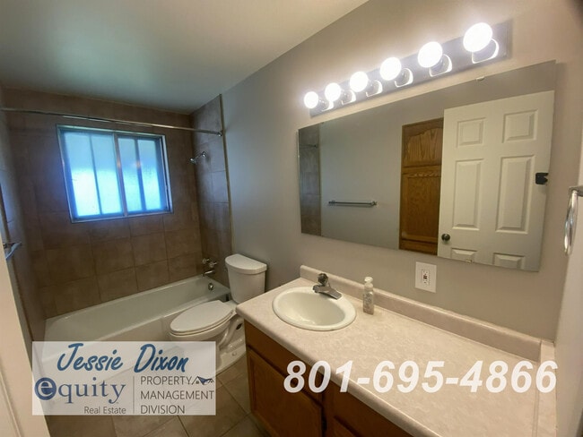 Building Photo - 5136 1250 W