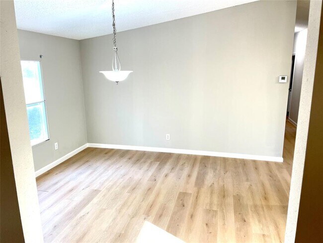 Building Photo - 128 Hall Dr S