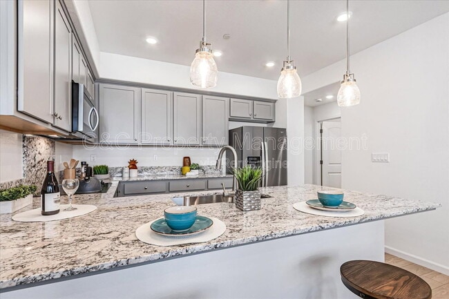Building Photo - 379 Lundy Pl