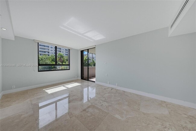 Building Photo - 161 Crandon Blvd