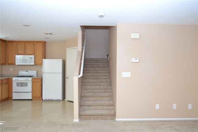 Building Photo - 520 Taunton St