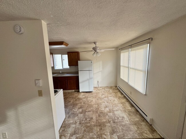 Building Photo - Charming 3-Bedroom SE Portland Home – Fully Fenced Yard - Video attached