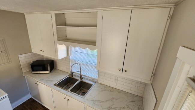 Building Photo - 5930 S New Hope Rd