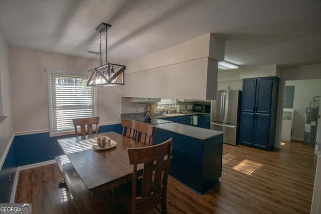 Building Photo - 410 Cardinal Dr