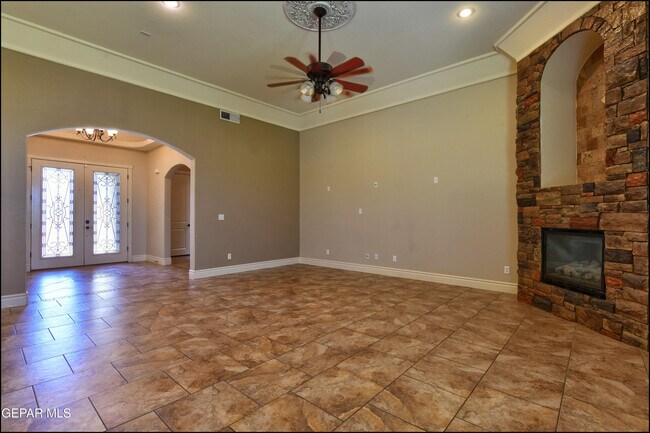 Building Photo - 7379 Black Mesa Dr