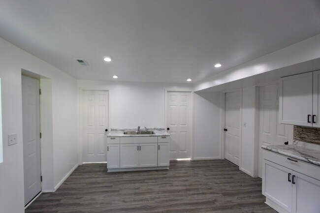 Building Photo - 103 Atwood Ave