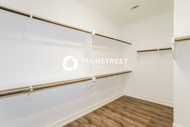 Building Photo - 3 Bedroom Pet-Friendly Home in Denton, TX with Main Street Renewal