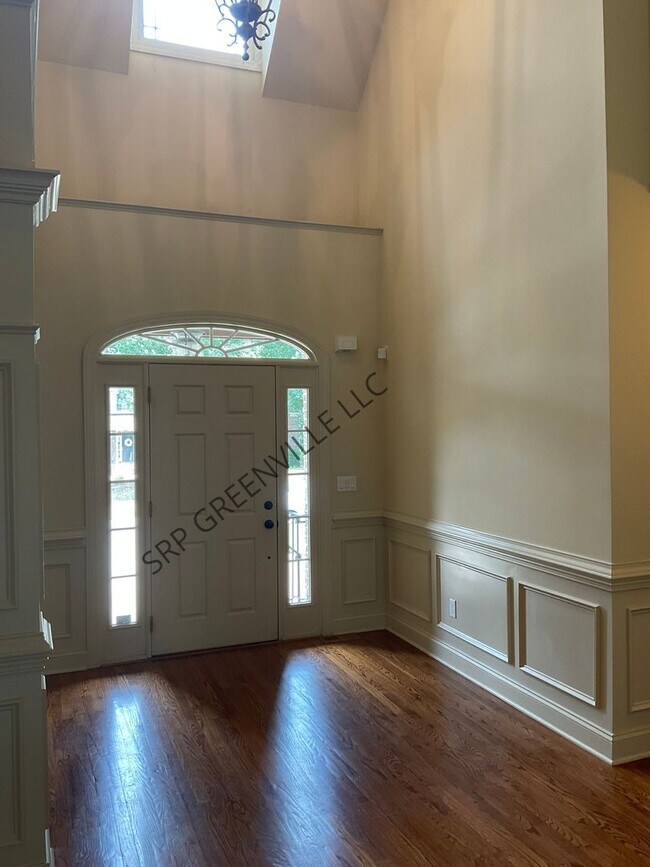 Building Photo - Four Bedroom Brick House for Rent!