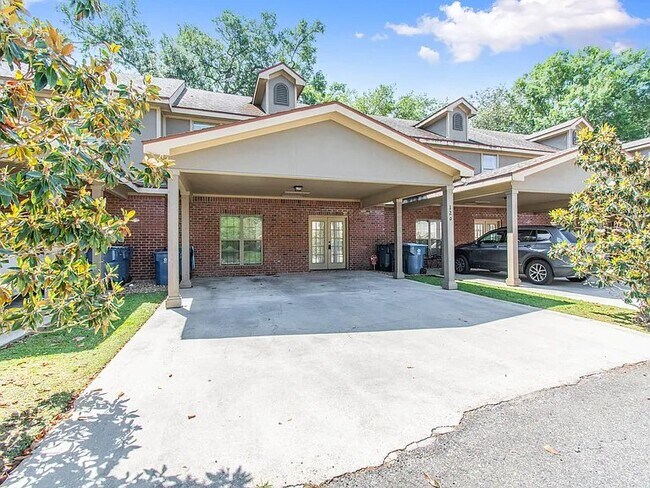 Building Photo - 120 Deraney Ln