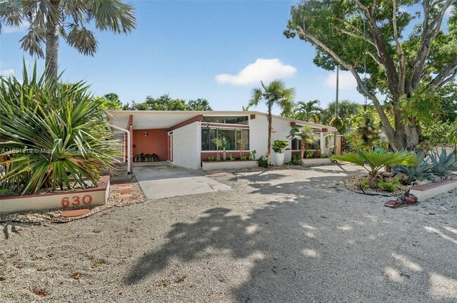 Building Photo - 630 NE 14th Ave