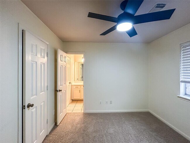 Building Photo - 6002 Salcon Cliff Dr