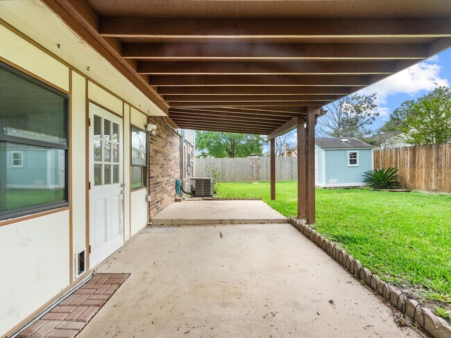 Building Photo - 4214 Fernside Dr