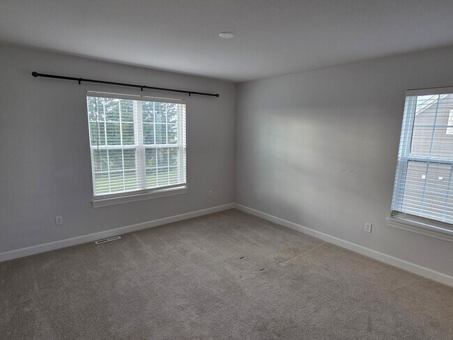 Building Photo - W239N3743 River Birch Ct