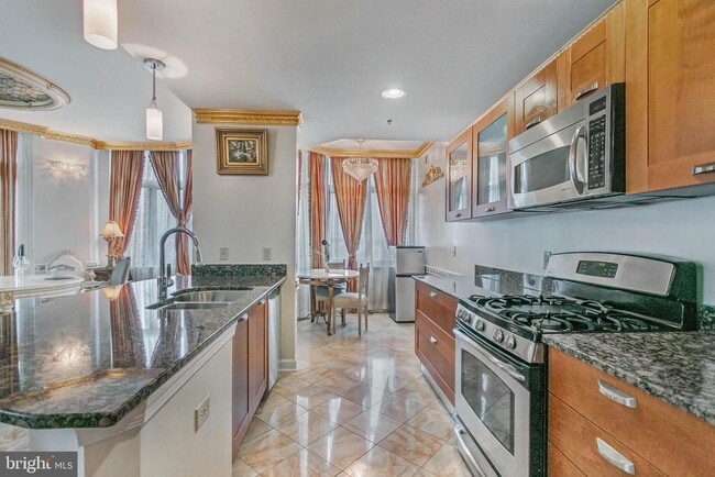 Building Photo - 5750 Bou Ave