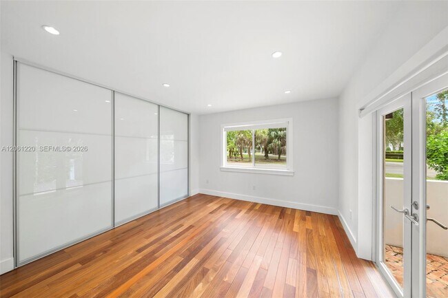 Building Photo - 5510 Orduna Dr