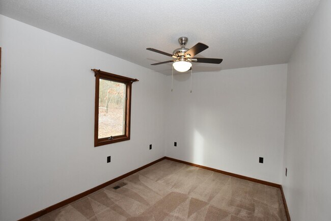 Building Photo - 45 Lookout Point