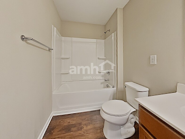 Building Photo - 822 Commerce Trl