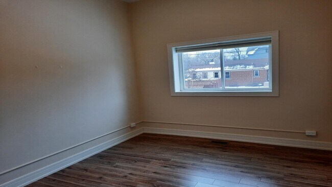 Building Photo - Elevate Your Lifestyle, Stunning 3-Bedroom Loft in Evanston