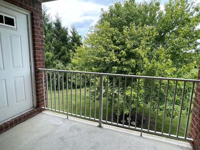 Building Photo - Shelby Township, 3-bedroom, 2-bath, Attach...