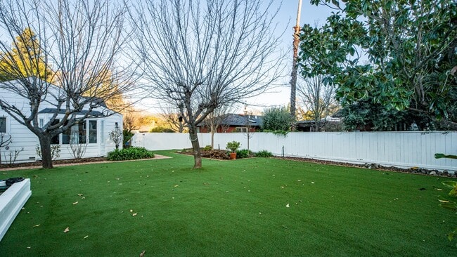 Building Photo - 1819 Cedar St