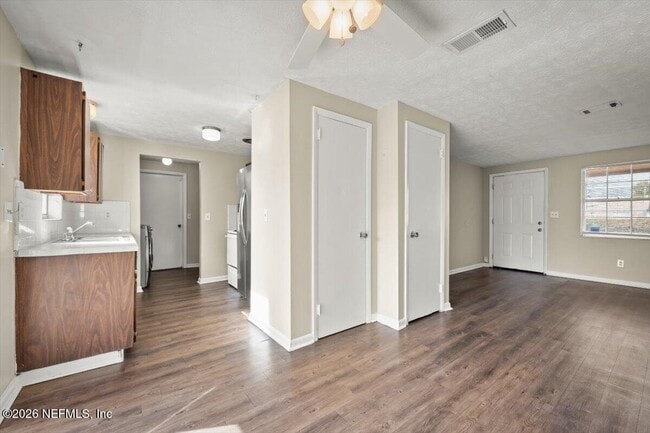 Building Photo - 10814 Indies Dr S