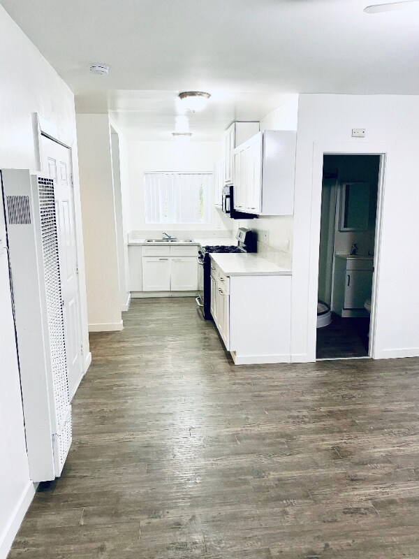 Primary Photo - 14711 Erwin St
