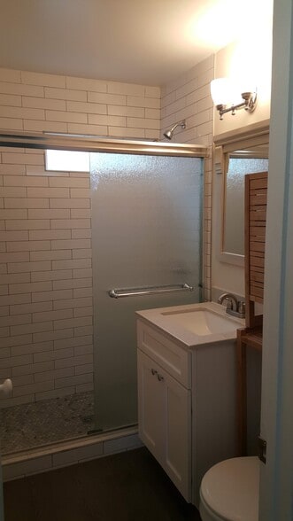 Building Photo - 663 Rose Ave