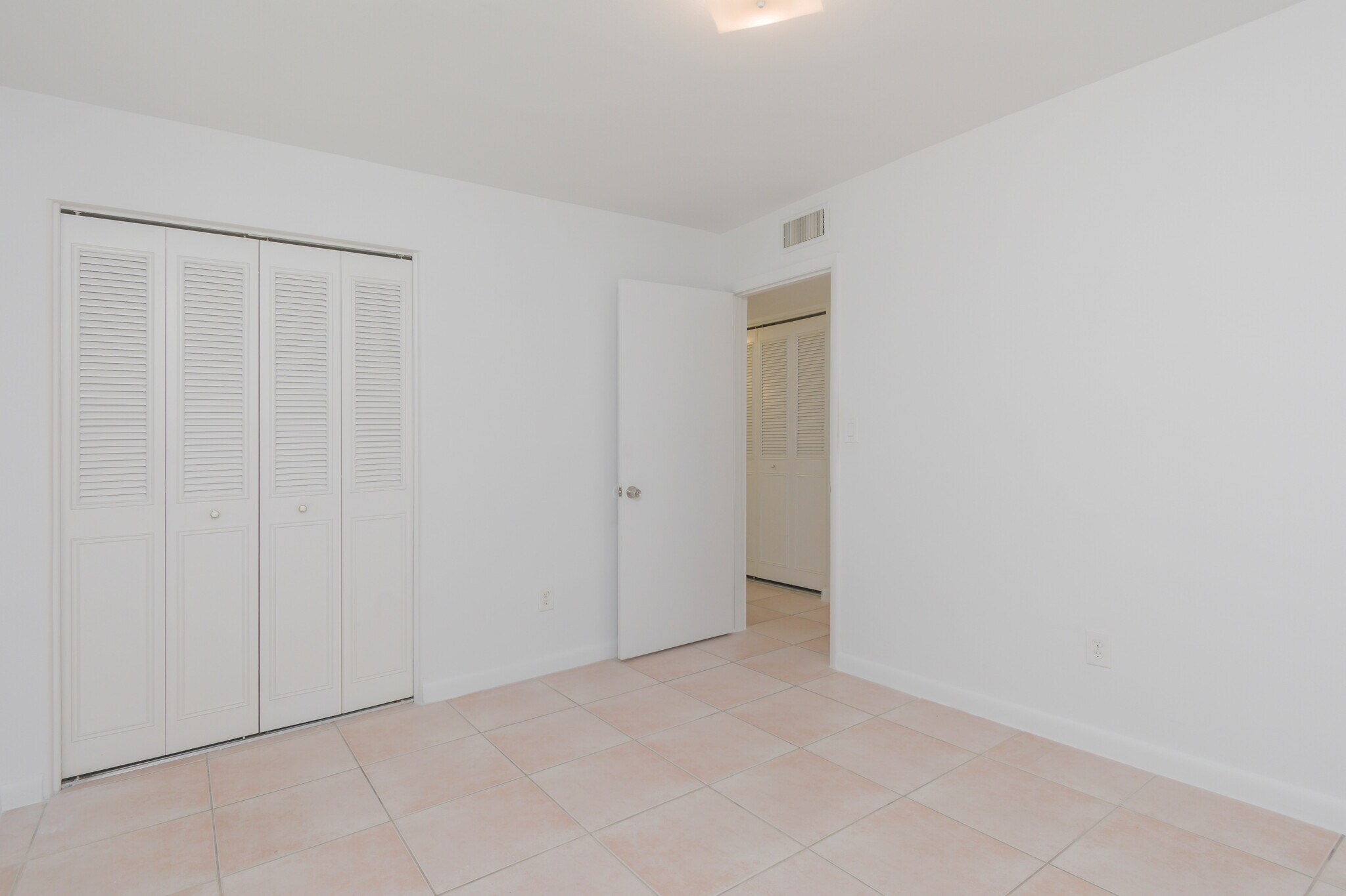 1st Bedroom - 3912 Ponce de Leon Blvd