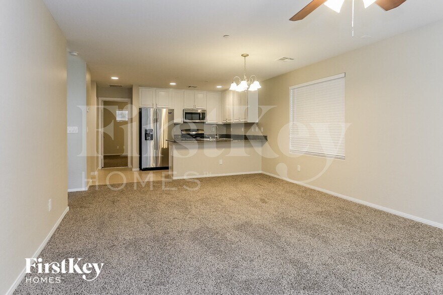 Building Photo - 8933 Hand Painted Ct