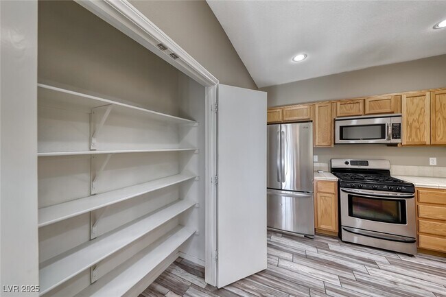 Building Photo - 7237 Twin Maples Ct