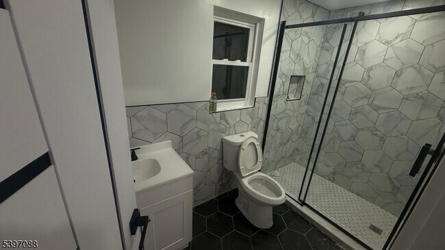 Building Photo - 616 Park Ave