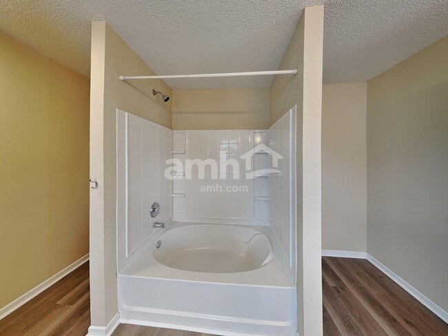 Building Photo - 626 Hickory Pine Dr