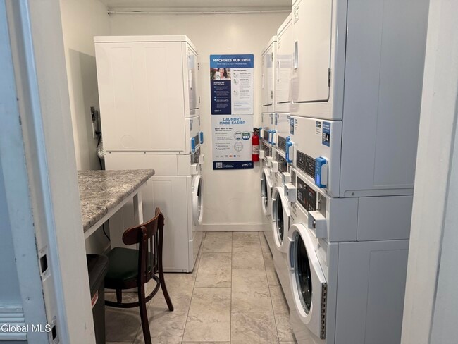 Building Photo - 5 Broadway