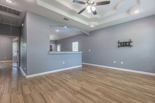 Building Photo - 479 Corliss