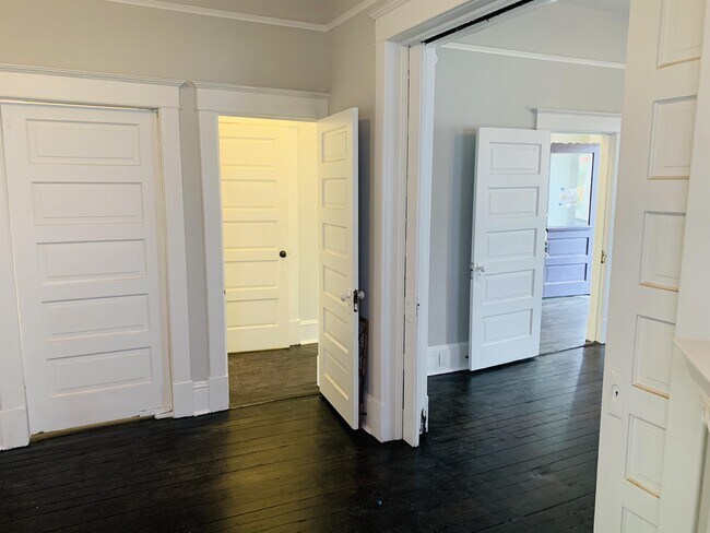 Building Photo - 23 E 40th St