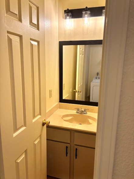 Building Photo - 6303 Worchester Knoll