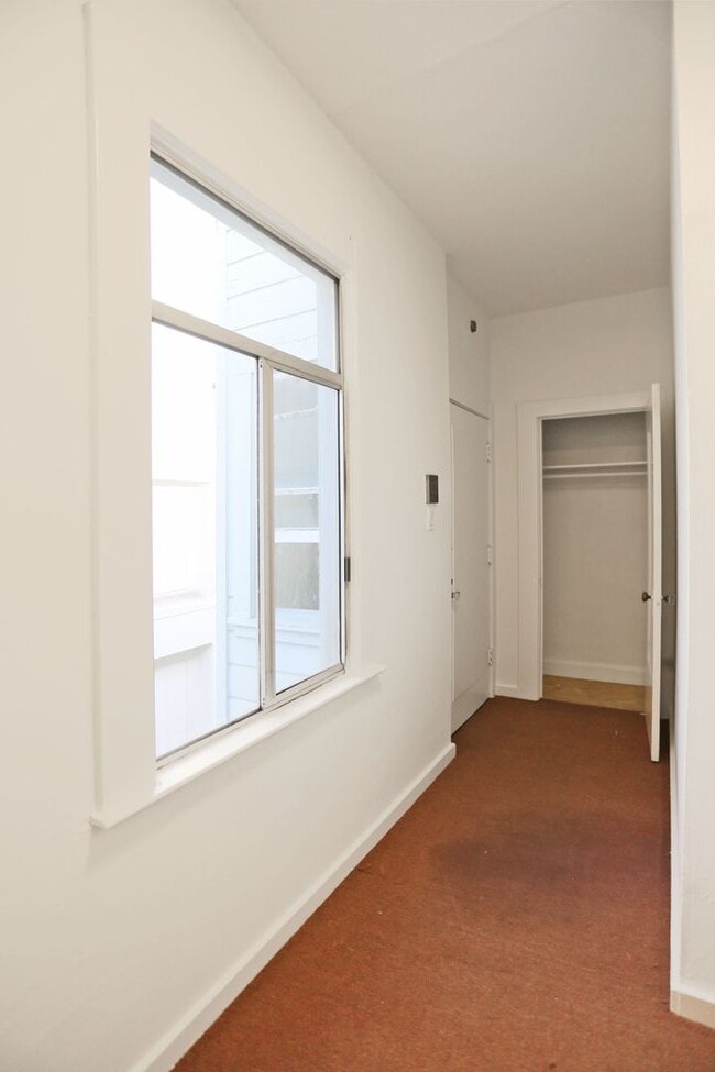 Building Photo - 1243 Pine St