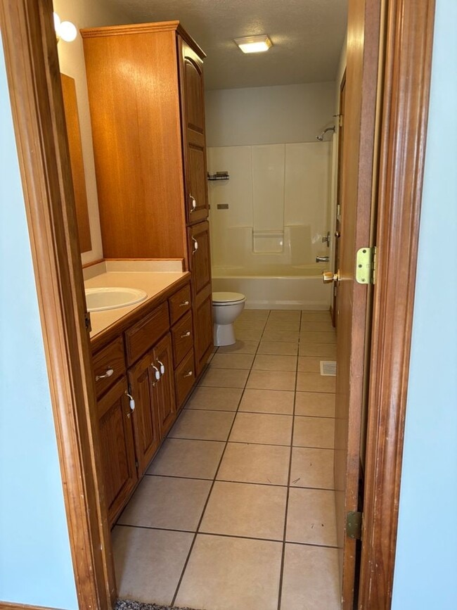 Building Photo - Two bedroom, 2 bath, 2 car garage duplex i...