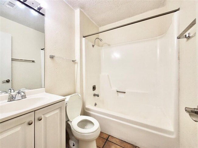 Building Photo - 2400 Berkett Dr