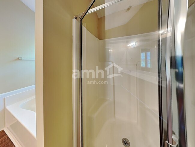 Building Photo - 6165 Ambercrest Ct