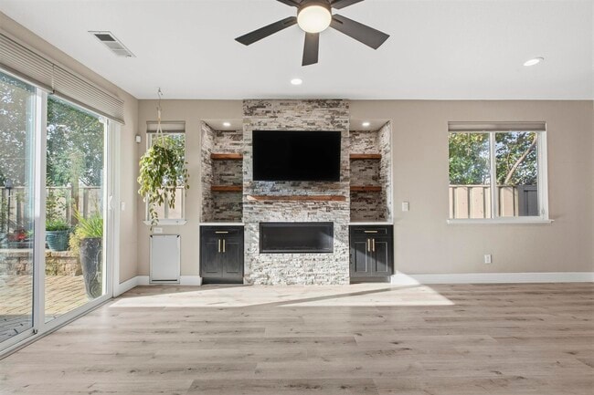 Building Photo - 601 Tamarindo Way