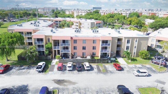 Building Photo - 5231 Geneva Ct